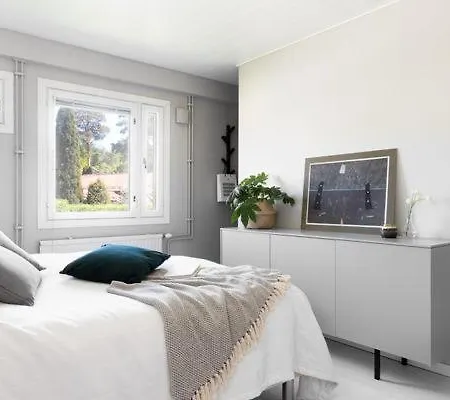 Hieno Paritalohuoneisto, Oma Piha Ja Autopaikka Apartman *