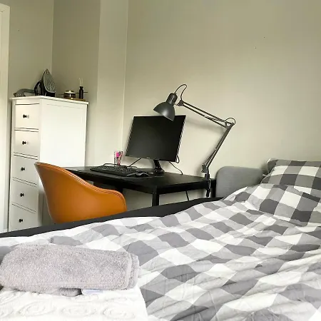 Hieno Paritalohuoneisto, Oma Piha Ja Autopaikka Apartman *